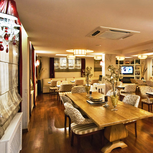 Amira Hotel