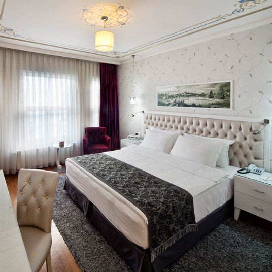 Amira Hotel