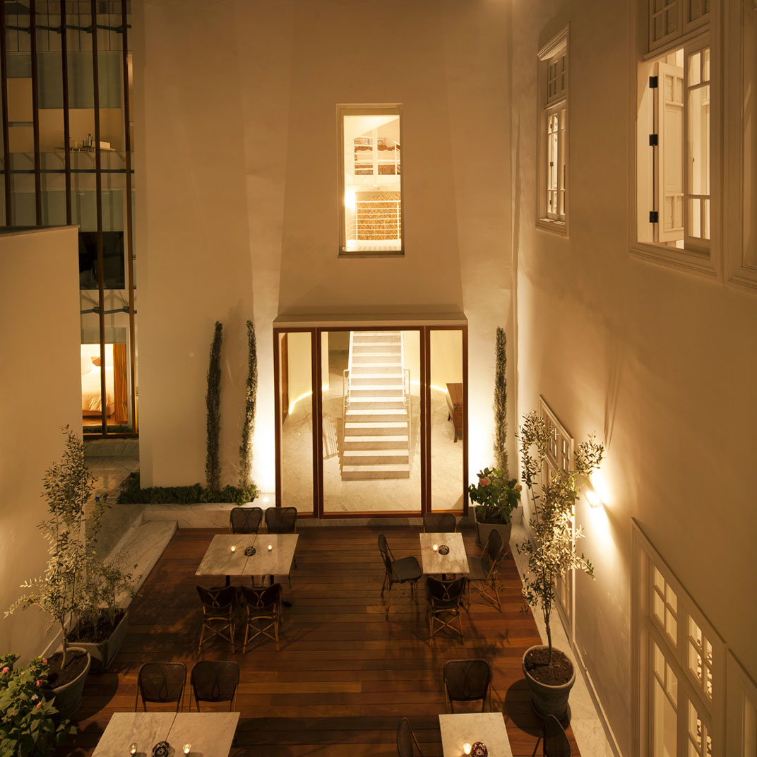 Hotel B