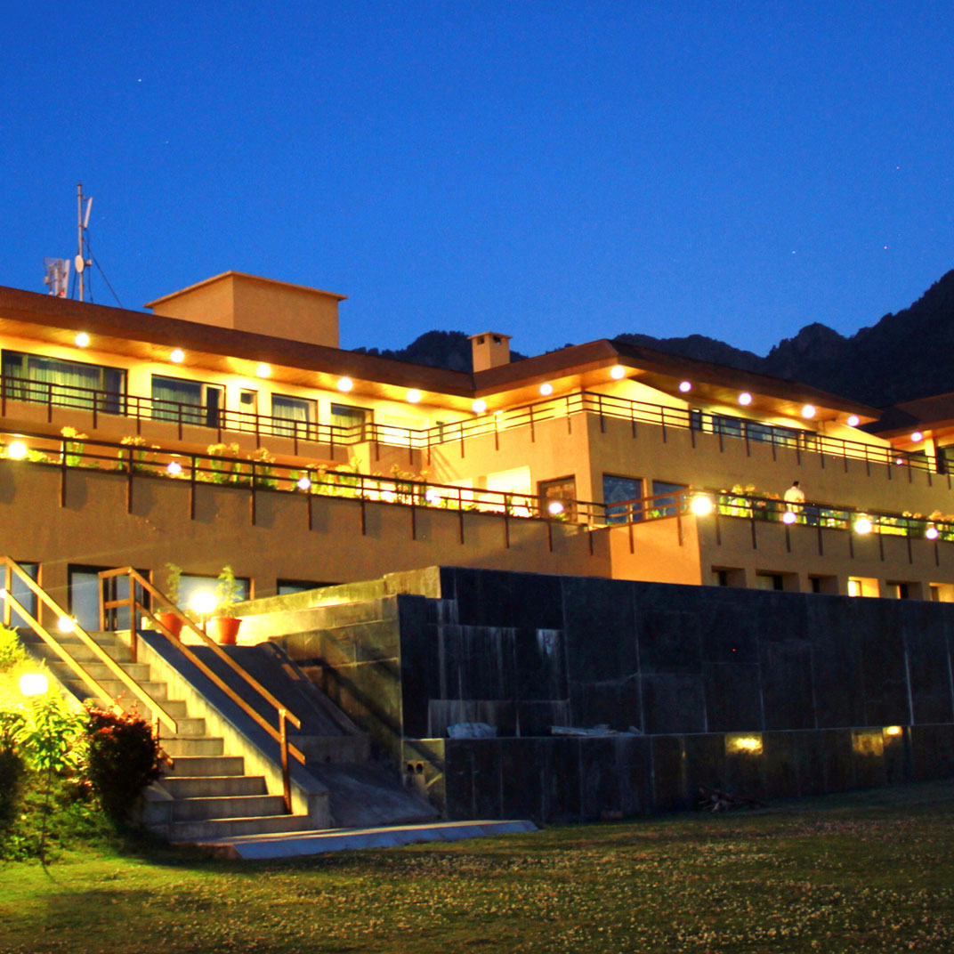 Vivanta by Taj Dal View Srinagar