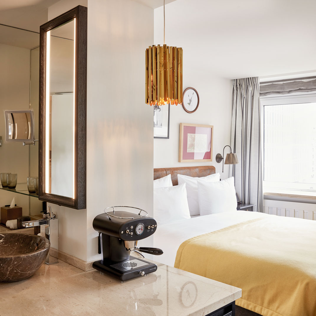 Sir Nikolai Hotel