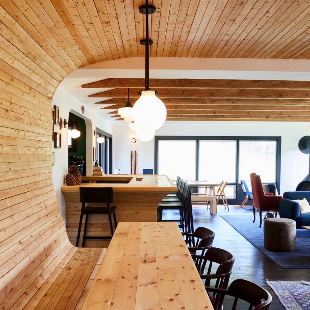 Eastwind - Hotel & Bar